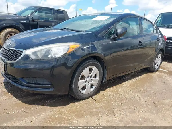 KNAFK4A62G5518071 2016 KIA FORTE - Image 2