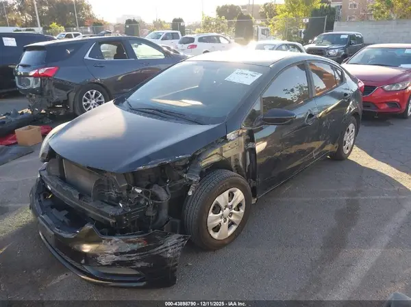KNAFK4A62G5525781 2016 KIA FORTE - Image 2