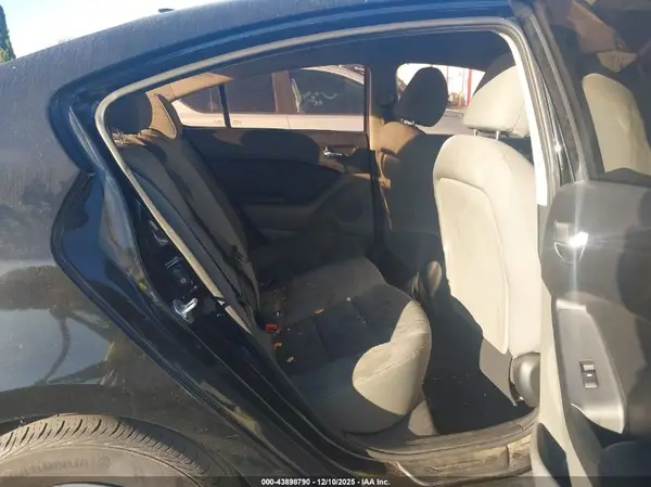 KNAFK4A62G5525781 2016 KIA FORTE - Image 8