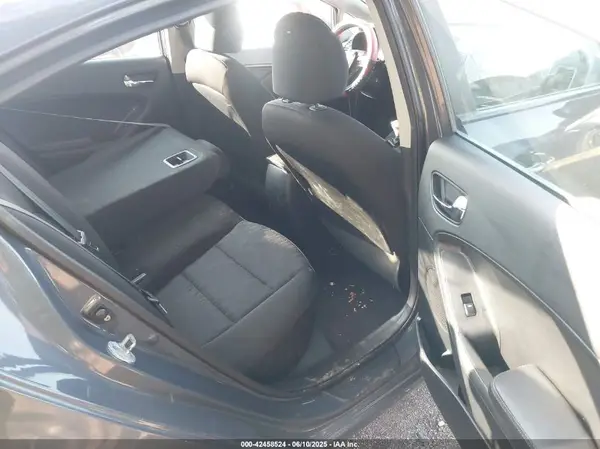 KNAFK4A62G5542399 2016 KIA FORTE - Image 8