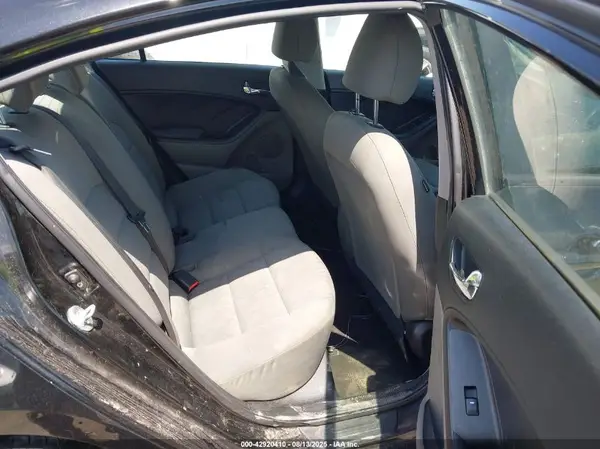 KNAFK4A62G5554391 2016 KIA FORTE - Image 8