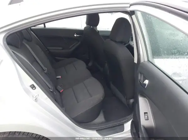 KNAFK4A62G5559476 2016 KIA FORTE - Image 8