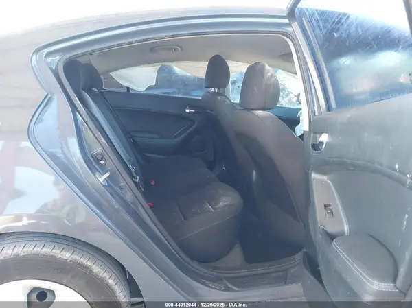 KNAFK4A62G5563477 2016 KIA FORTE - Image 8
