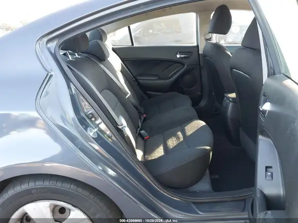 KNAFK4A62G5574284 2016 KIA FORTE - Image 8