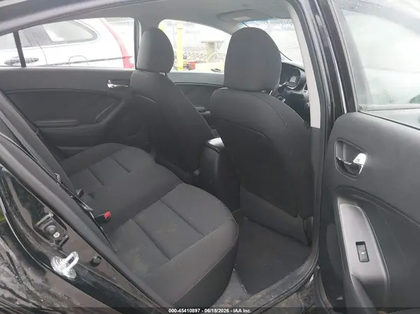 KNAFK4A62G5584300 2016 KIA FORTE - Image 8