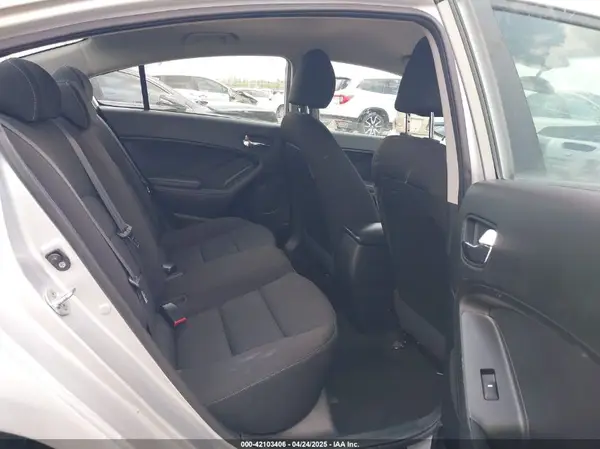 KNAFK4A62G5585740 2016 KIA FORTE - Image 8