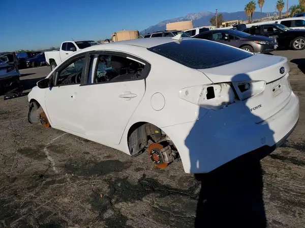 KNAFK4A62G5590646 2016 KIA FORTE - Image 2