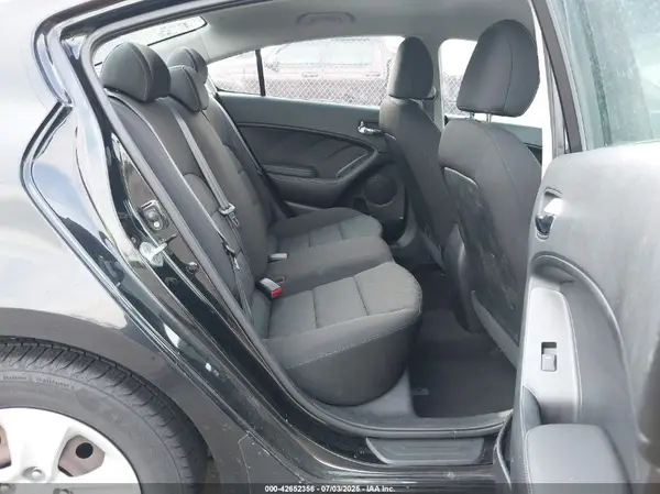 KNAFK4A62G5601953 2016 KIA FORTE - Image 8