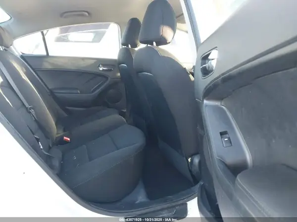 KNAFK4A62G5605078 2016 KIA FORTE - Image 8