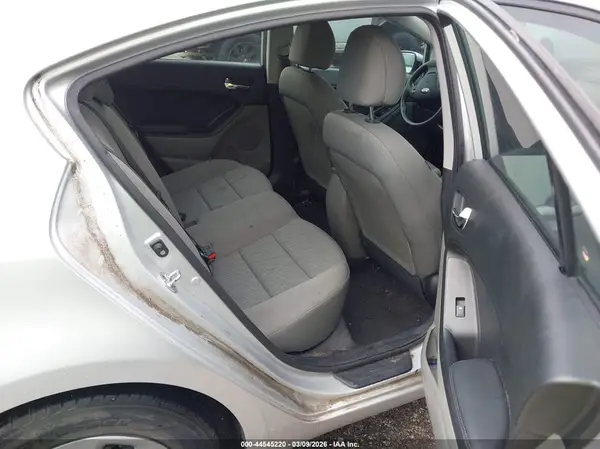 KNAFK4A62G5606599 2016 KIA FORTE - Image 8