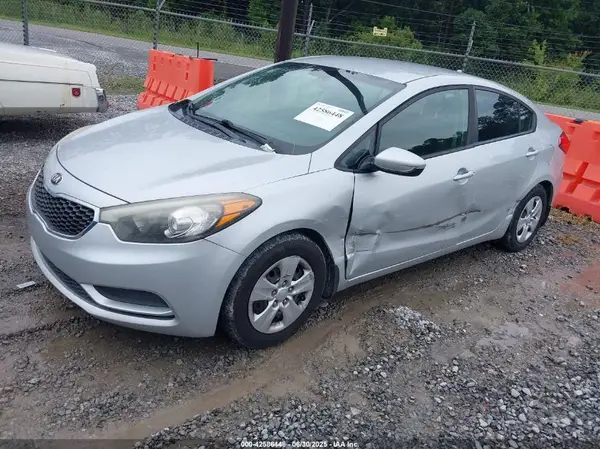 KNAFK4A62G5608806 2016 KIA FORTE - Image 2