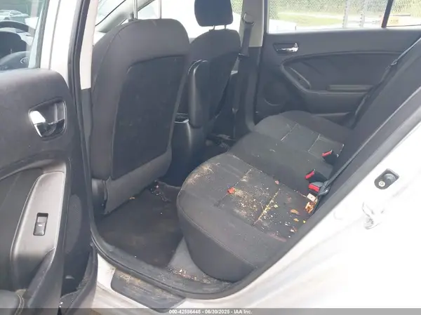 KNAFK4A62G5608806 2016 KIA FORTE - Image 8