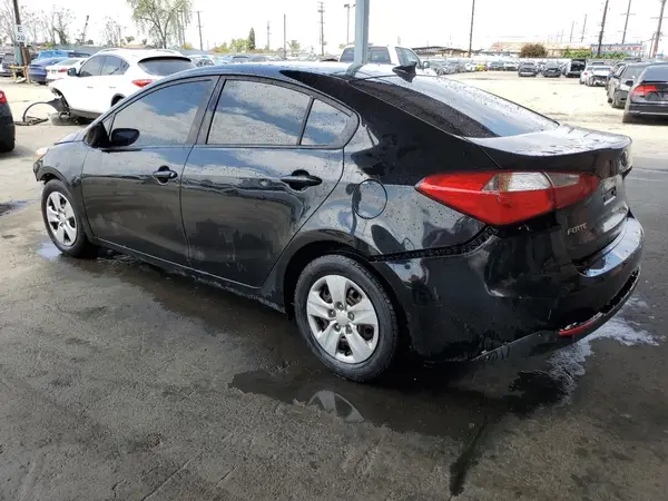 KNAFK4A62G5611138 2016 KIA FORTE - Image 2