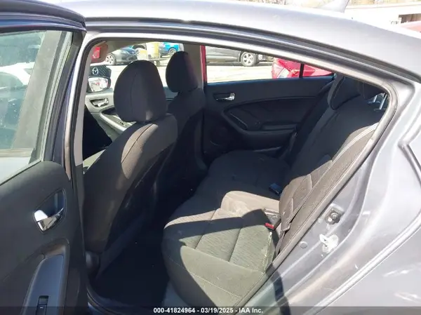 KNAFK4A62G5611415 2016 KIA FORTE - Image 8
