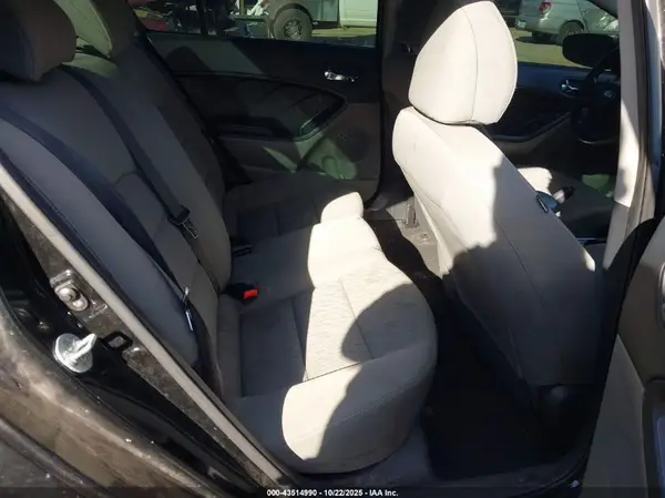 KNAFK4A62G5611544 2016 KIA FORTE - Image 8