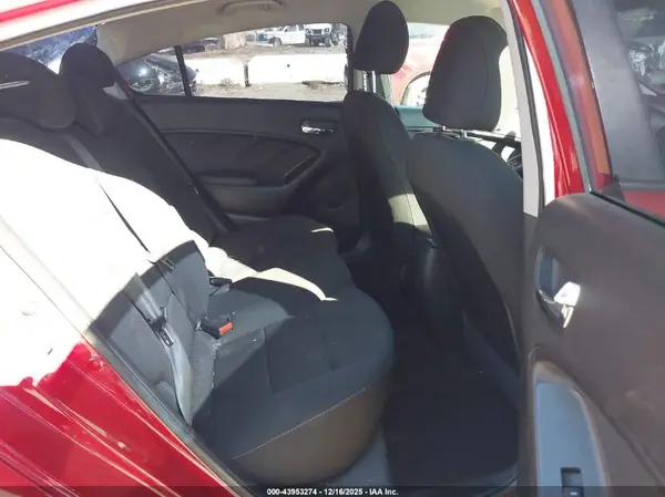 KNAFK4A62G5611642 2016 KIA FORTE - Image 8