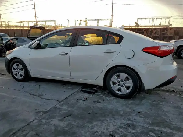 KNAFK4A63G5463632 2016 KIA FORTE - Image 2