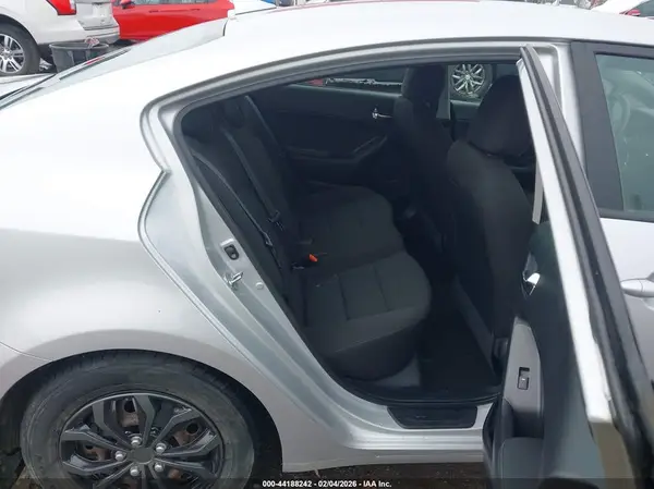 KNAFK4A63G5477983 2016 KIA FORTE - Image 8