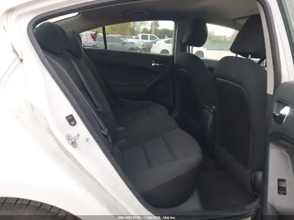 KNAFK4A63G5484190 2016 KIA FORTE - Image 8