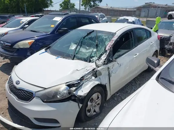 KNAFK4A63G5486117 2016 KIA FORTE - Image 2