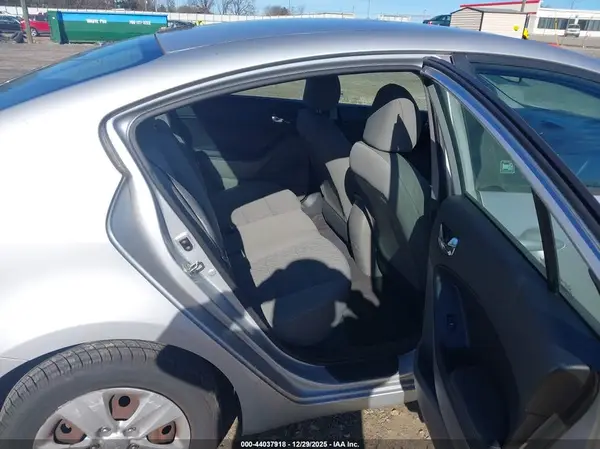 KNAFK4A63G5520363 2016 KIA FORTE - Image 8