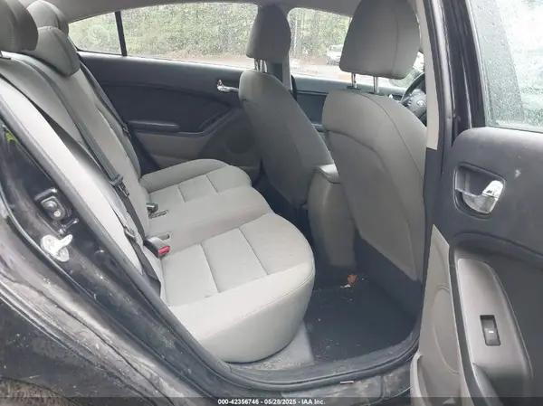 KNAFK4A63G5540385 2016 KIA FORTE - Image 8