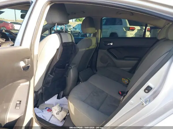 KNAFK4A63G5548891 2016 KIA FORTE - Image 8