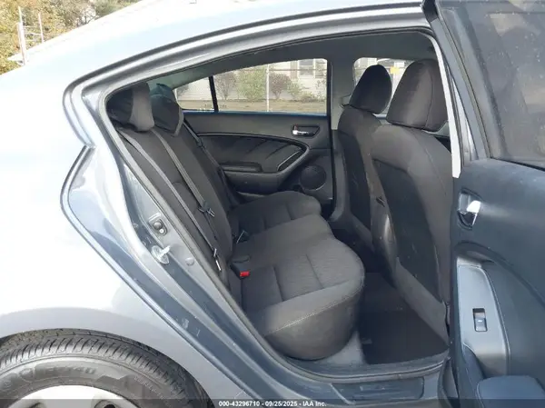 KNAFK4A63G5551922 2016 KIA FORTE - Image 8