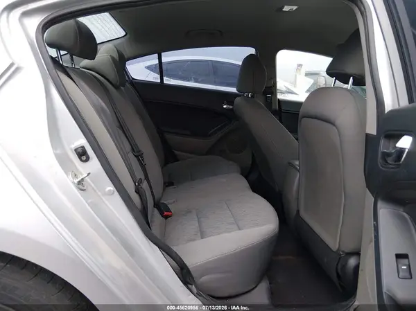KNAFK4A63G5555243 2016 KIA FORTE - Image 8