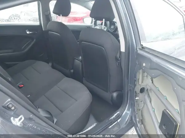 KNAFK4A63G5558773 2016 KIA FORTE - Image 8