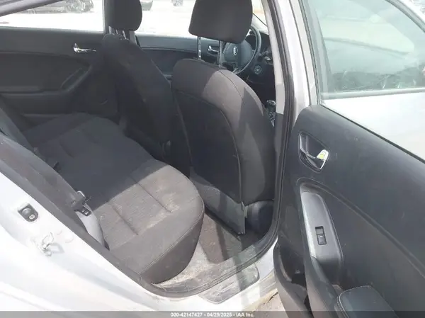 KNAFK4A63G5559048 2016 KIA FORTE - Image 8
