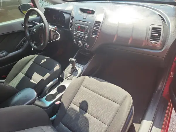 KNAFK4A63G5564279 2016 KIA FORTE - Image 8