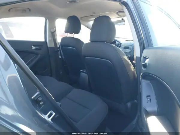 KNAFK4A63G5567294 2016 KIA FORTE - Image 8