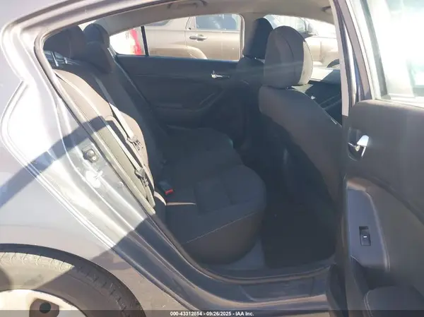 KNAFK4A63G5567330 2016 KIA FORTE - Image 8
