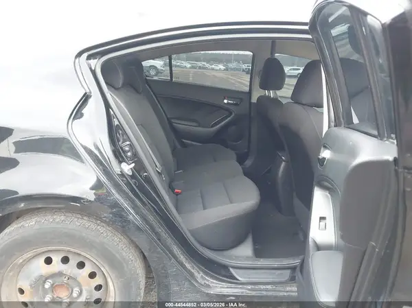 KNAFK4A63G5572141 2016 KIA FORTE - Image 8