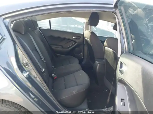 KNAFK4A63G5572463 2016 KIA FORTE - Image 8