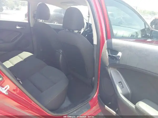 KNAFK4A63G5586055 2016 KIA FORTE - Image 8