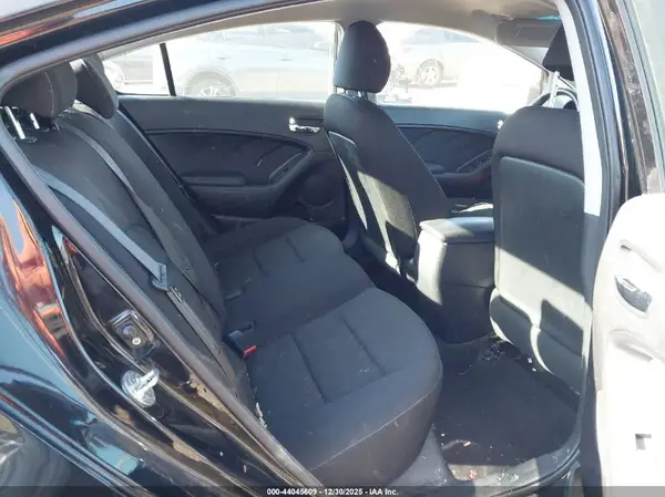 KNAFK4A63G5587447 2016 KIA FORTE - Image 8
