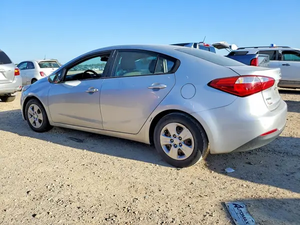 KNAFK4A63G5591918 2016 KIA FORTE - Image 2