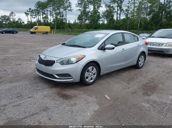 KNAFK4A63G5602660 2016 KIA FORTE - Image 2
