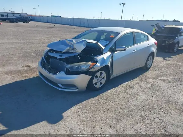 KNAFK4A63G5606532 2016 KIA FORTE - Image 2