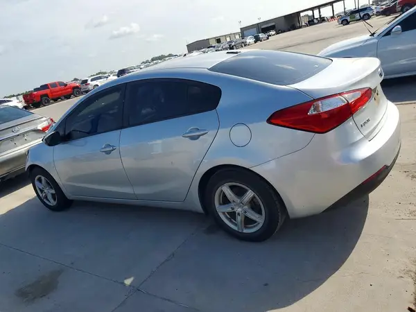 KNAFK4A63G5607261 2016 KIA FORTE - Image 2