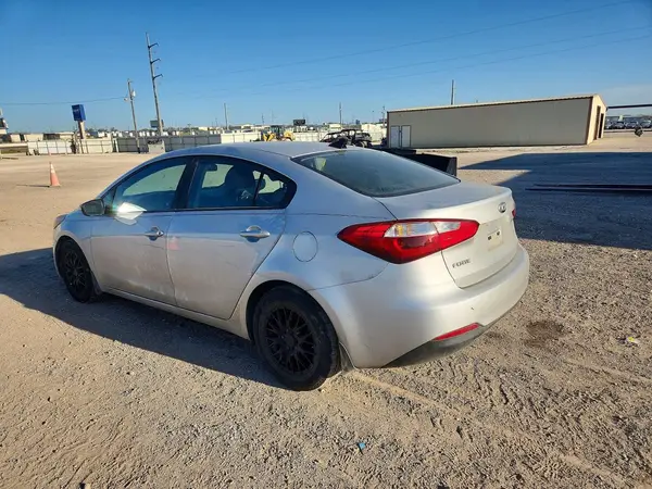 KNAFK4A63G5607986 2016 KIA FORTE - Image 2