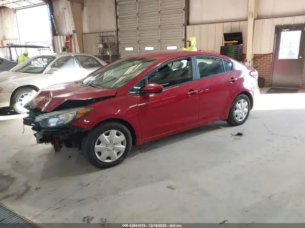 KNAFK4A63G5611701 2016 KIA FORTE - Image 2