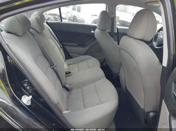 KNAFK4A63G5612685 2016 KIA FORTE - Image 8