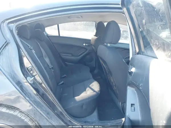 KNAFK4A63G5613643 2016 KIA FORTE - Image 8