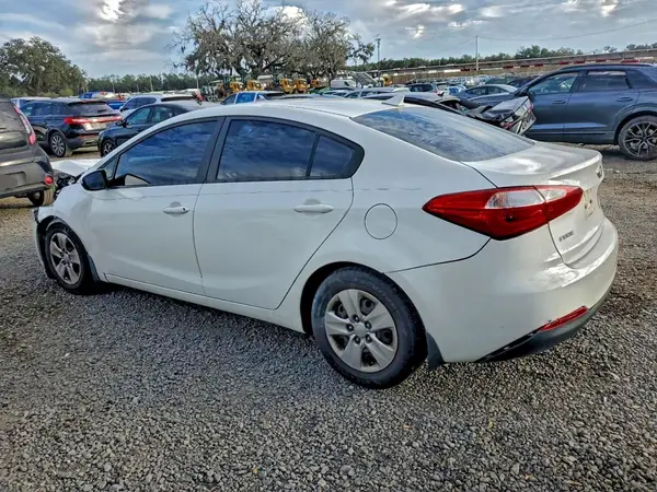 KNAFK4A63G5614176 2016 KIA FORTE - Image 2