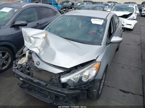KNAFK4A63G5614372 2016 KIA FORTE - Image 2