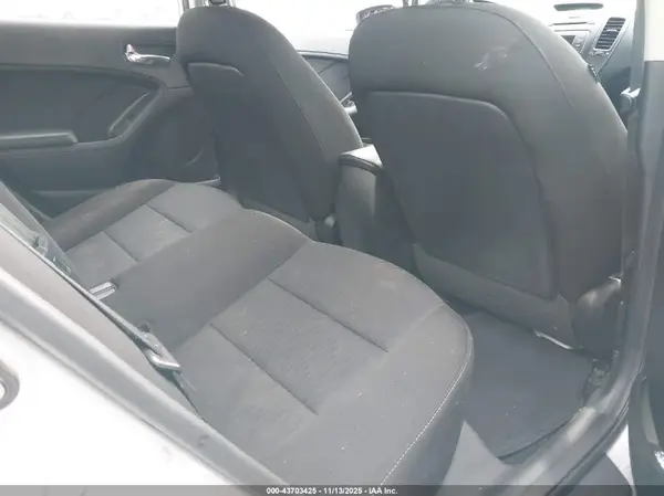 KNAFK4A63G5614372 2016 KIA FORTE - Image 8