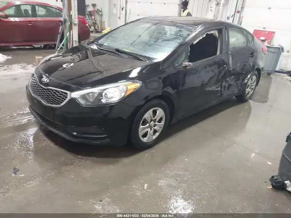 KNAFK4A63G5614632 2016 KIA FORTE - Image 2